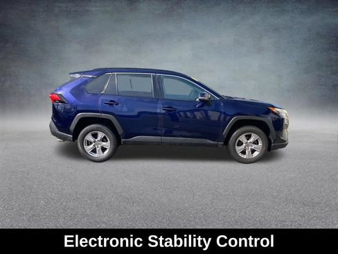 Used 2022 Toyota RAV4 XLE AWD/4WD image 8