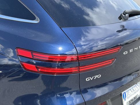 Used 2022 Genesis GV70 2.5T AWD/4WD image 14