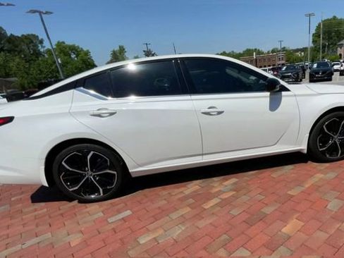 Used 2024 Nissan Altima 2.5 SR FWD image 2