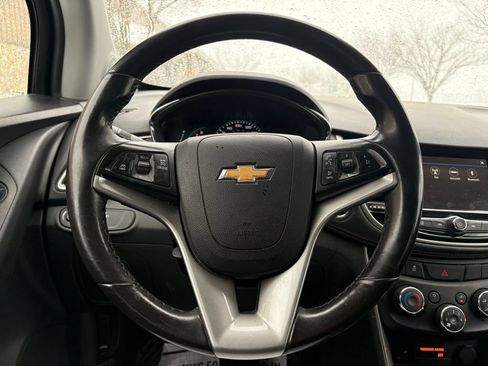 Used 2019 Chevrolet Trax LT w/ LT Convenience Package FWD image 19