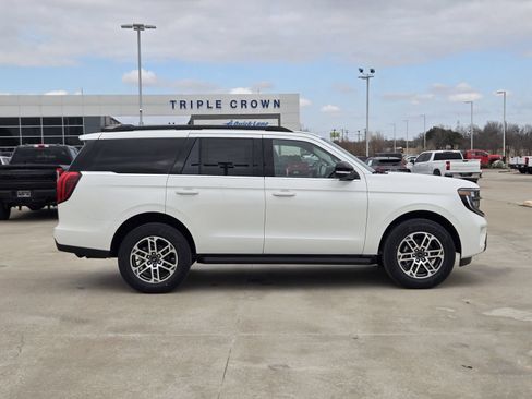 New 2026 Ford Expedition Active RWD image 7