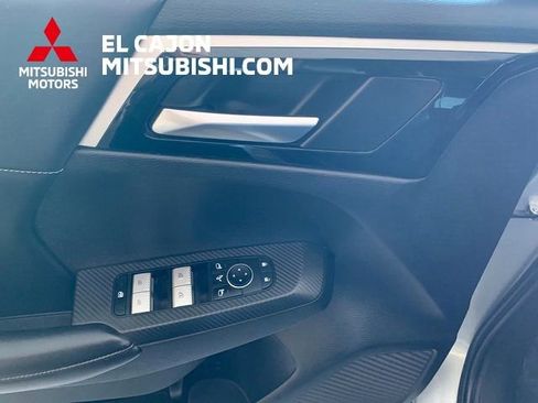 Used 2023 Mitsubishi Outlander SE image 10