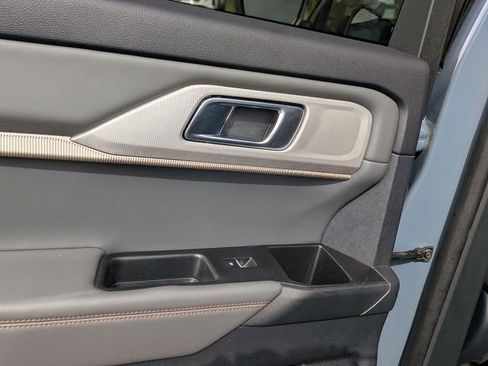 Used 2025 Ford Explorer Active w/ Active Comfort Package image 26