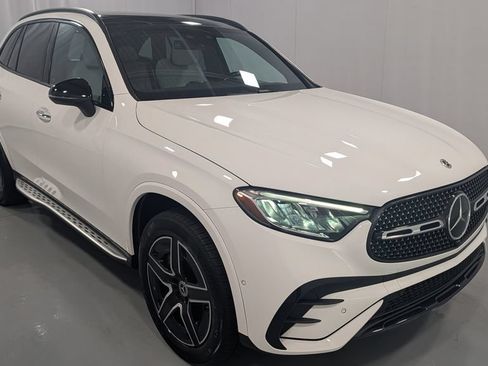 Used 2023 Mercedes-Benz GLC 300 4MATIC image 3