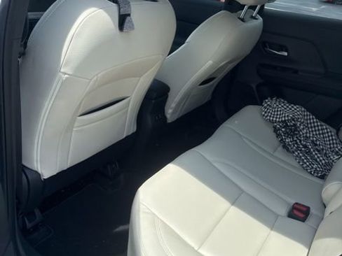 Used 2025 Nissan Kicks SR FWD image 4