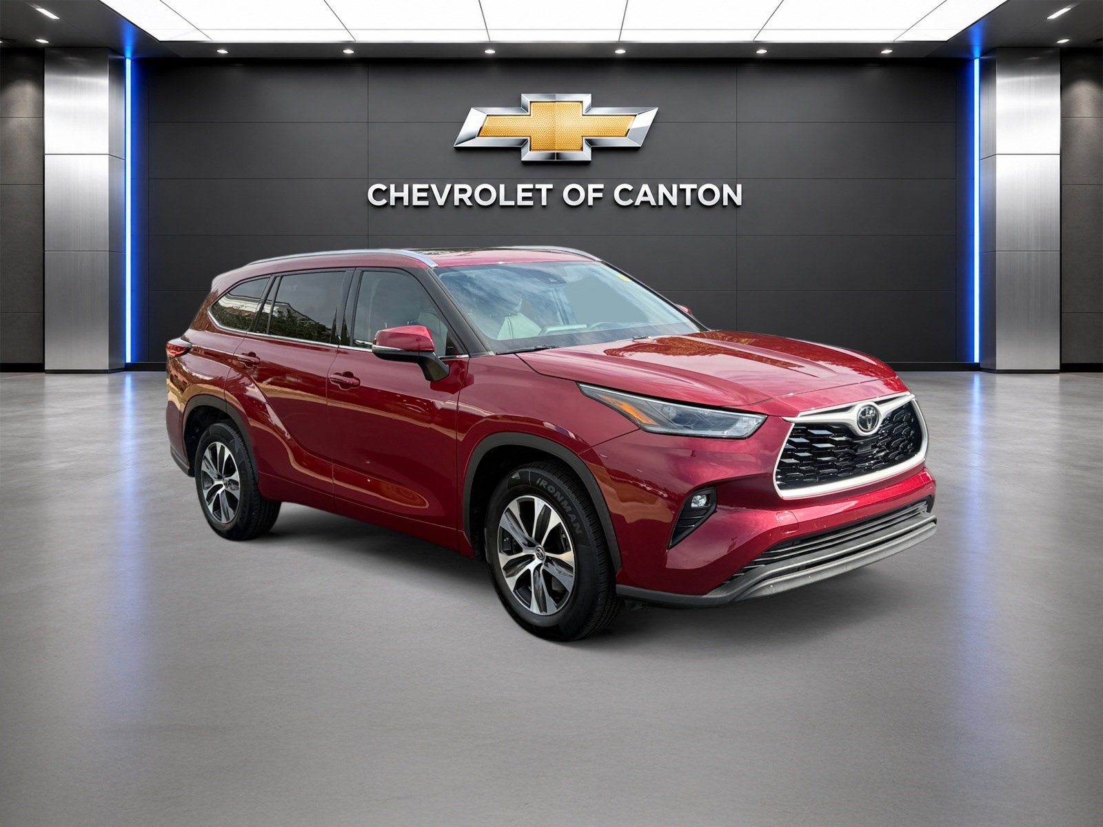 Used 2021 Toyota Highlander XLE FWD image 3