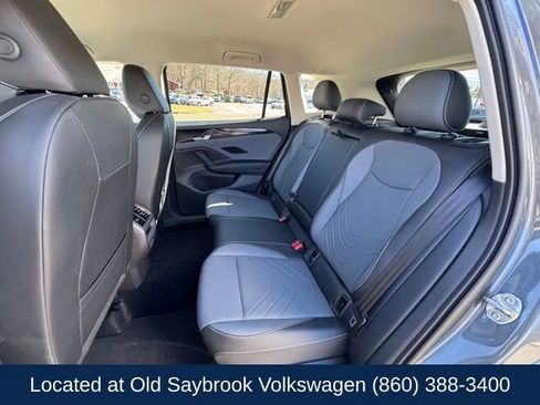 Used 2025 Volkswagen Tiguan SE image 11