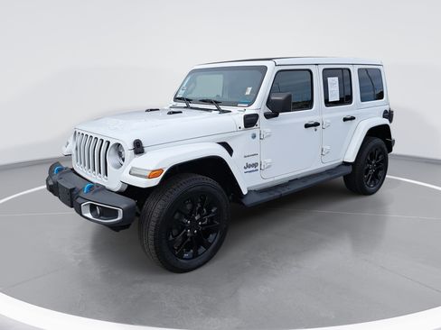 Used 2021 Jeep Wrangler Unlimited Sahara w/ Cold Weather Group image 7