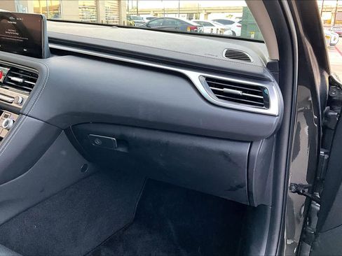 Used 2025 Genesis G70 2.5T image 17
