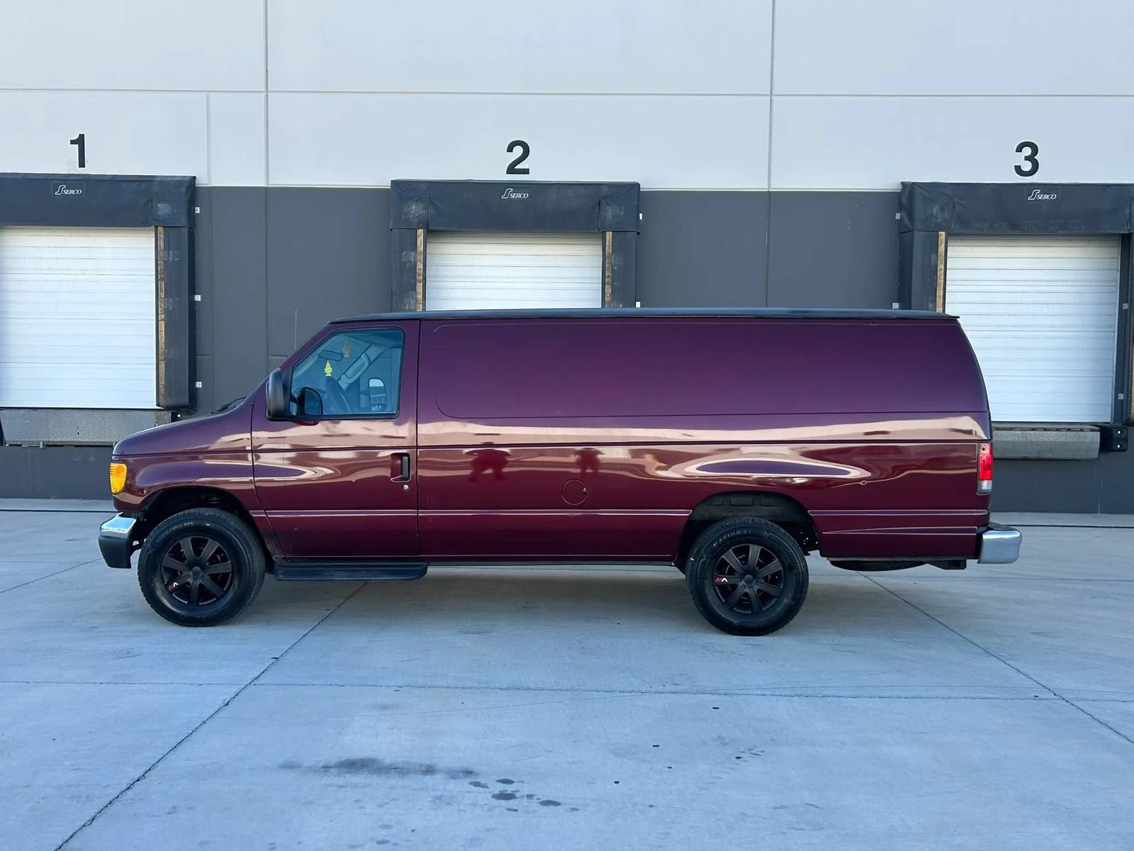 Used 2005 Ford E-350 and Econoline 350 Extended Super Duty RWD image 2