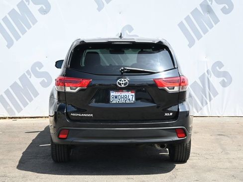 Used 2019 Toyota Highlander XLE FWD image 6