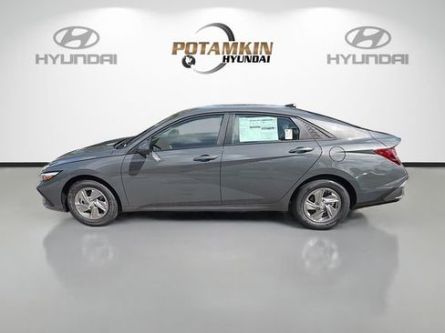 New 2026 Hyundai Elantra SE FWD image 8