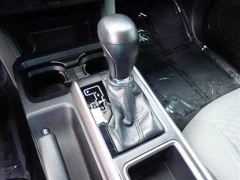 Used 2020 Toyota Tacoma SR5 w/ Technology Package AWD/4WD image 16