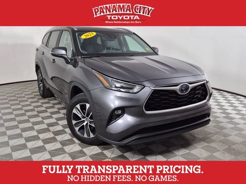 Used 2023 Toyota Highlander XLE FWD image 1