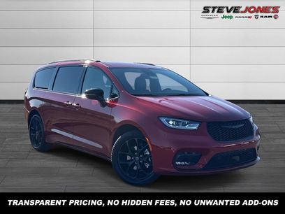 New 2026 Chrysler Pacifica Select w/ S Appearance Package