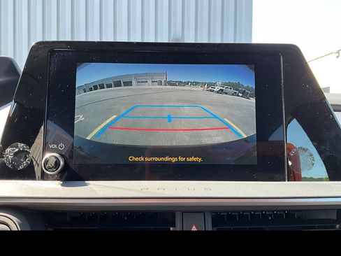 Used 2024 Toyota Prius LE FWD image 6