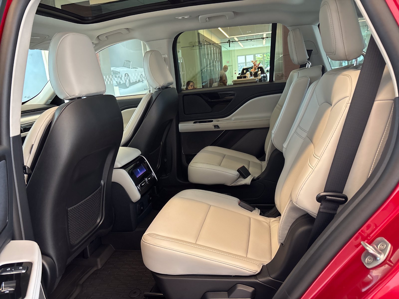 Certified 2026 Lincoln Aviator AWD image 11