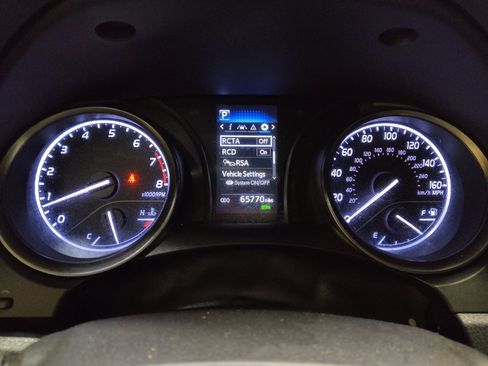 Used 2021 Toyota Camry SE w/ Convenience Package FWD image 23