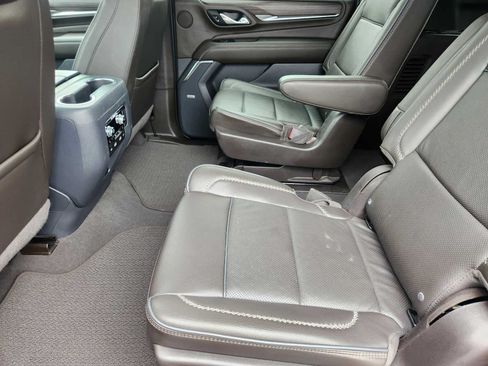 Used 2024 GMC Yukon XL Denali AWD/4WD image 10
