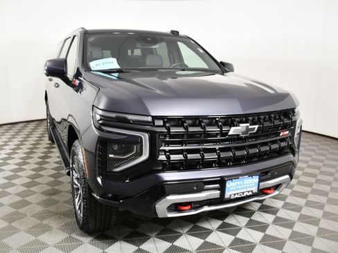 Used 2025 Chevrolet Suburban Z71 image 3