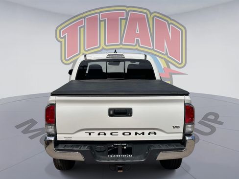 Certified 2022 Toyota Tacoma TRD Off-Road AWD/4WD image 5
