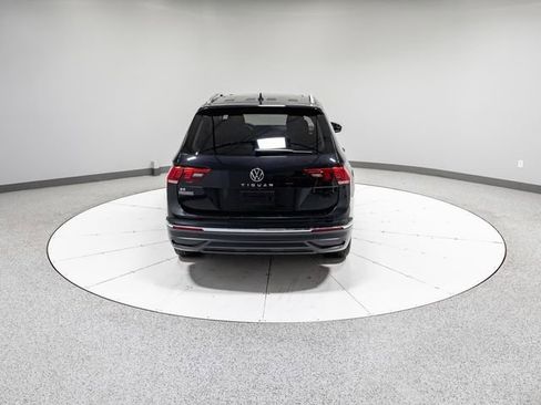 Used 2023 Volkswagen Tiguan SE w/ Panoramic Sunroof Package image 34
