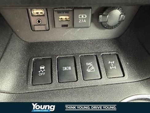 Used 2019 Toyota Highlander XLE AWD/4WD image 28