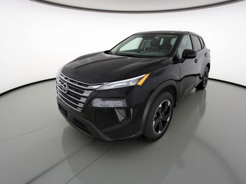 Used 2025 Nissan Rogue SV image 3