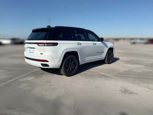 New 2025 Jeep Grand Cherokee Summit image 12
