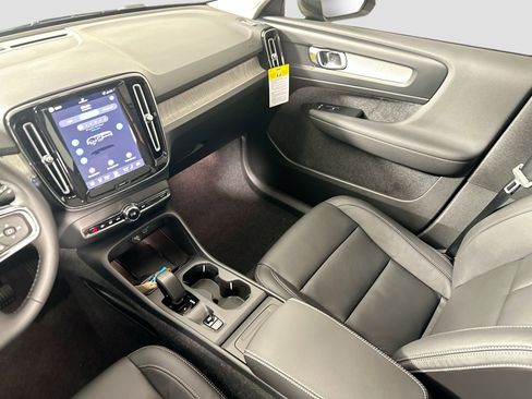 New 2026 Volvo XC40 B4 Core FWD image 24