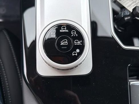 New 2026 Mitsubishi Outlander SE image 18