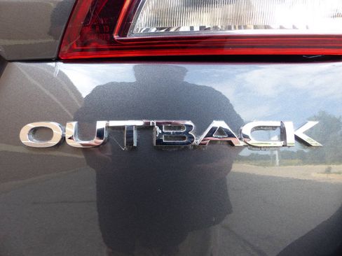 Used 2018 Subaru Outback 2.5i Premium AWD/4WD image 16