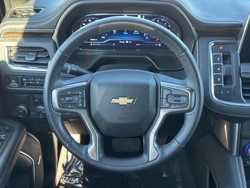 Used 2023 Chevrolet Suburban Premier image 10