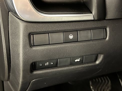 Used 2023 Nissan Rogue SV w/ SV Premium Package image 30