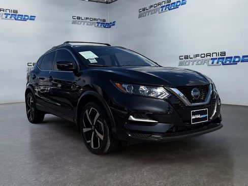 Used 2022 Nissan Rogue Sport SL FWD image 3