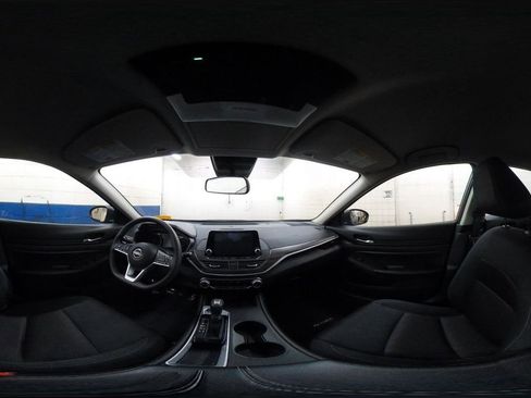 Used 2025 Nissan Altima 2.5 SV FWD image 37