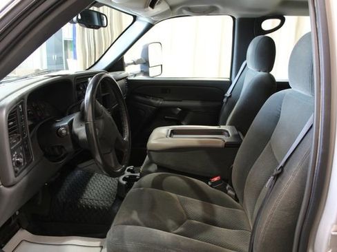Used 2004 Chevrolet Silverado 2500 LS w/ Heavy-Duty Power Package image 17