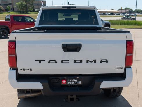 Used 2025 Toyota Tacoma TRD Off-Road AWD/4WD image 20