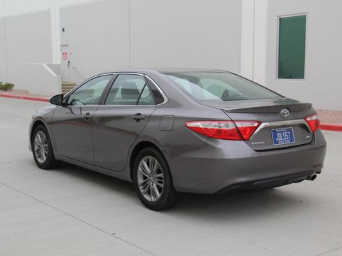 Used 2017 Toyota Camry SE image 7