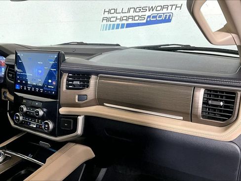 Used 2024 Ford Expedition Limited AWD/4WD image 12