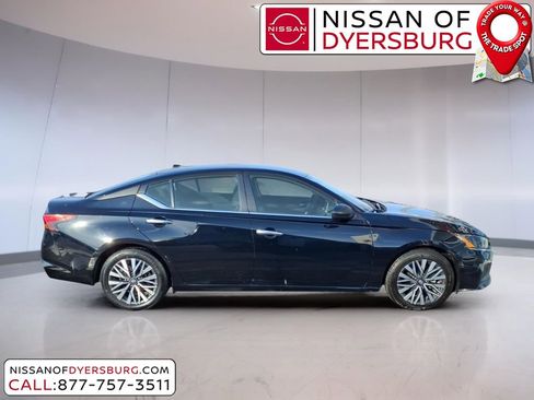 Used 2024 Nissan Altima 2.5 SV image 2