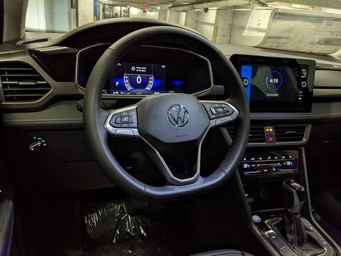 New 2026 Volkswagen Taos SE image 14