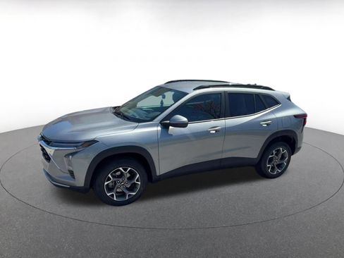 Used 2025 Chevrolet Trax LT image 8