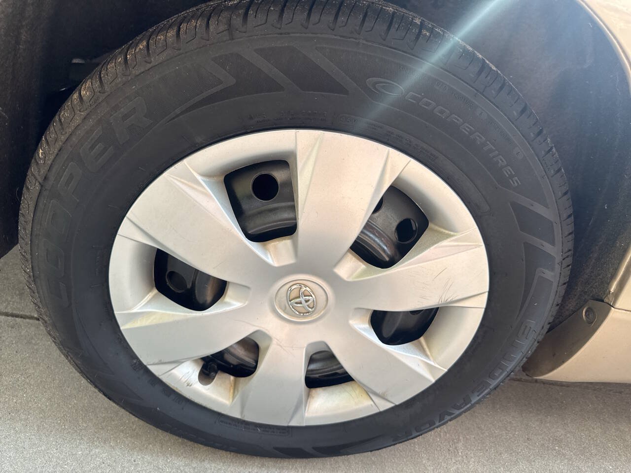 Used 2009 Toyota Camry LE FWD image 24