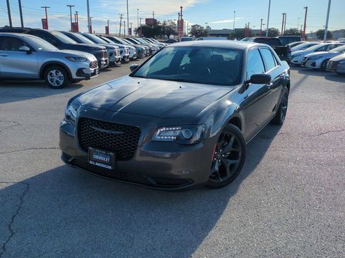 Used 2023 Chrysler 300 Touring w/ Sport Appearance Package image 1