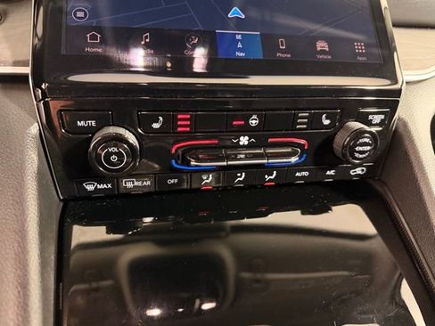 Certified 2024 Jeep Grand Cherokee L Limited image 31