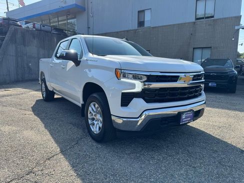Used 2023 Chevrolet Silverado 1500 LT AWD/4WD image 9