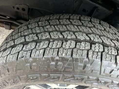 Used 2017 Toyota Tacoma TRD Off-Road image 41