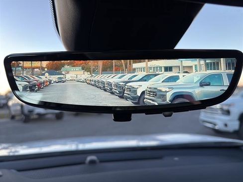 Used 2025 Chevrolet Equinox LT w/ Convenience Package II image 26