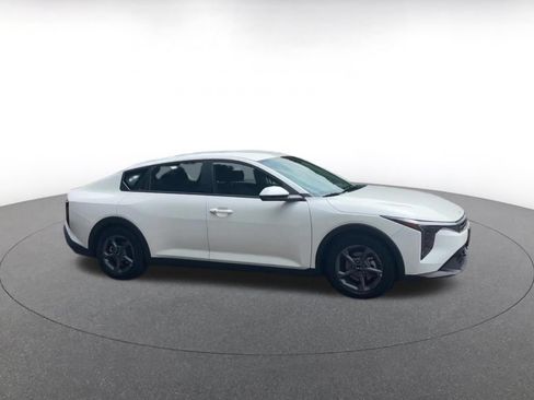 Used 2026 Kia K4 FWD image 2